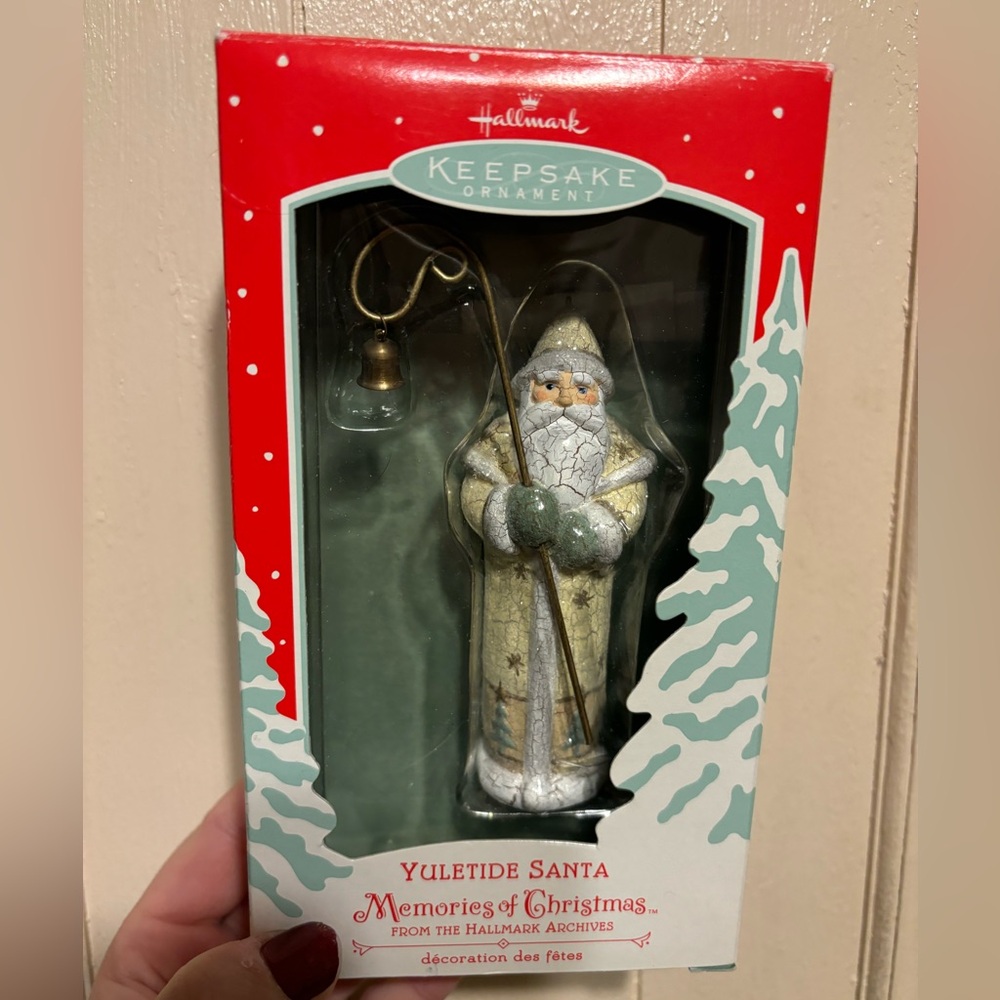 Hallmark ornament - Yuletide Santa - Memories of Christmas 2002 vintage